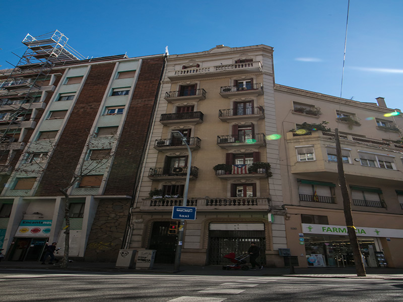 To renovate flat of 55 m2 in L'Eixample, Sagrada Familia