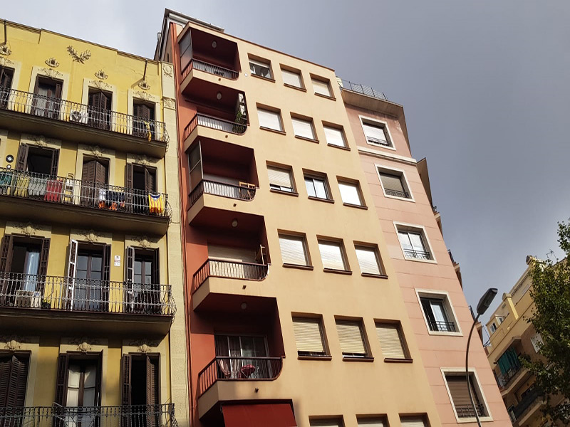 Partially restored flat of 78 m2 in L'Eixample, Sagrada Familia