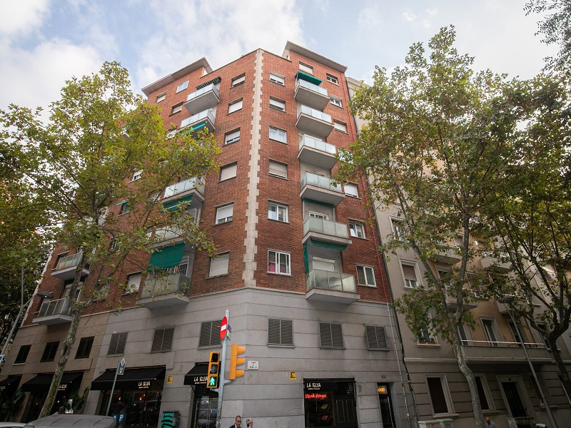 To renovate flat of 63 m2 in L'Eixample, Sagrada Familia