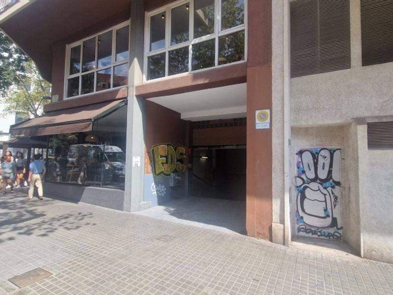 Oportunidad por precio plaza de parking en barrio Sagrada Familia