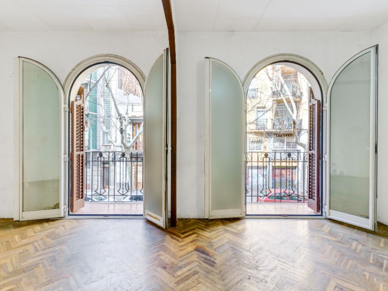 Oportunidad de vivienda para reformar a gusto en barrio Camp de L'arpa.