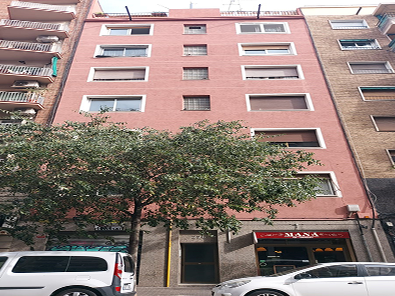 Partially restored flat of 77 m2 in Sant Martí, Clot