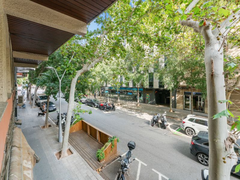 Oferta Exclusiva para Inversores: Estudio con Terraza Comunitaria y Vistas en Sagrada Familia